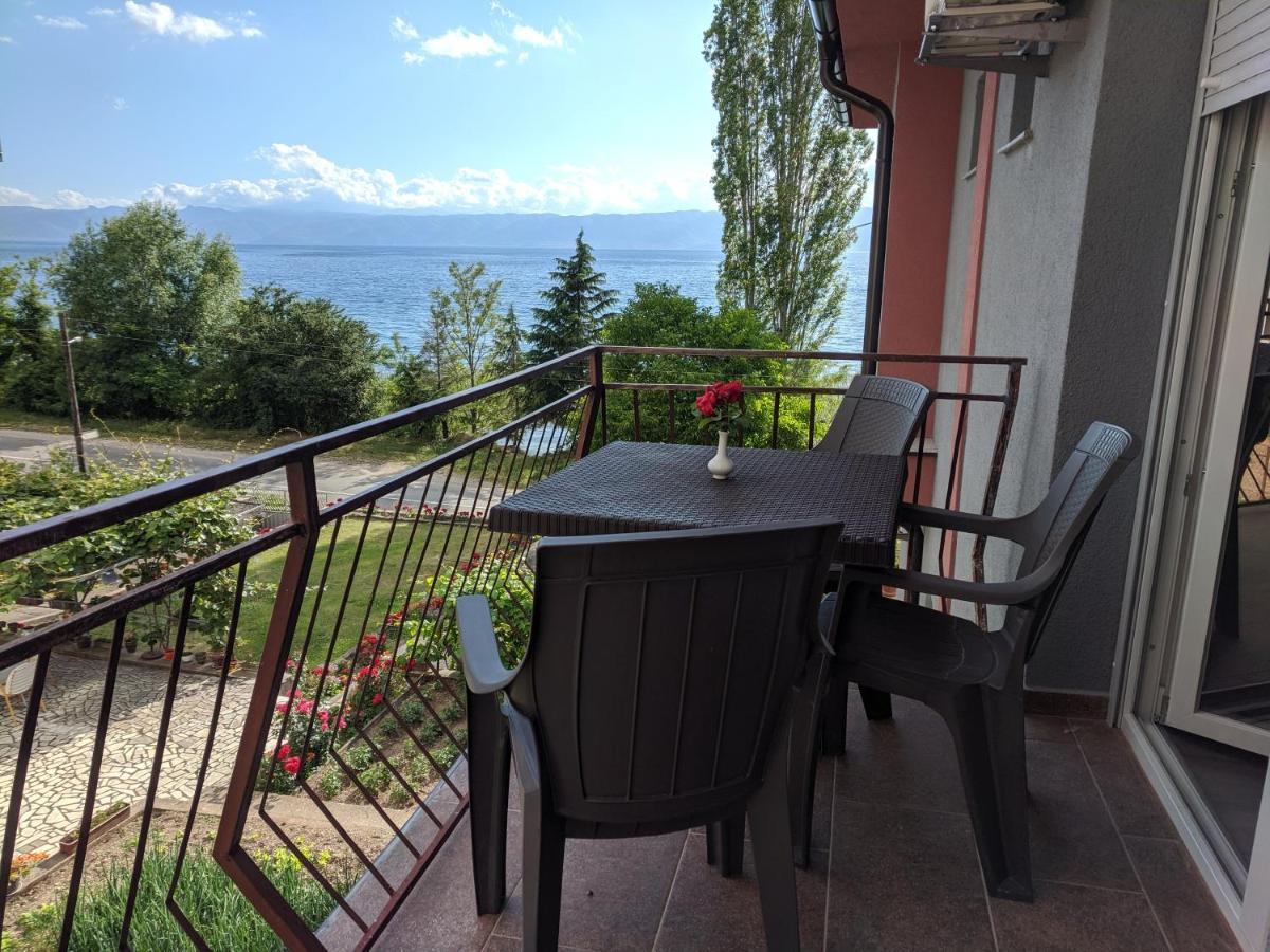 Ajkoski Apartments Пештани Экстерьер фото