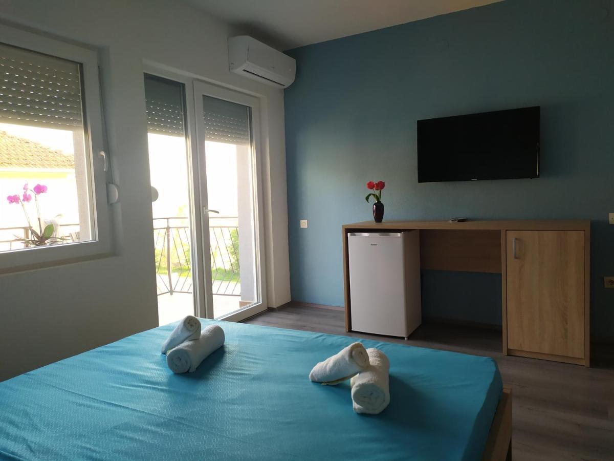 Ajkoski Apartments Пештани Экстерьер фото