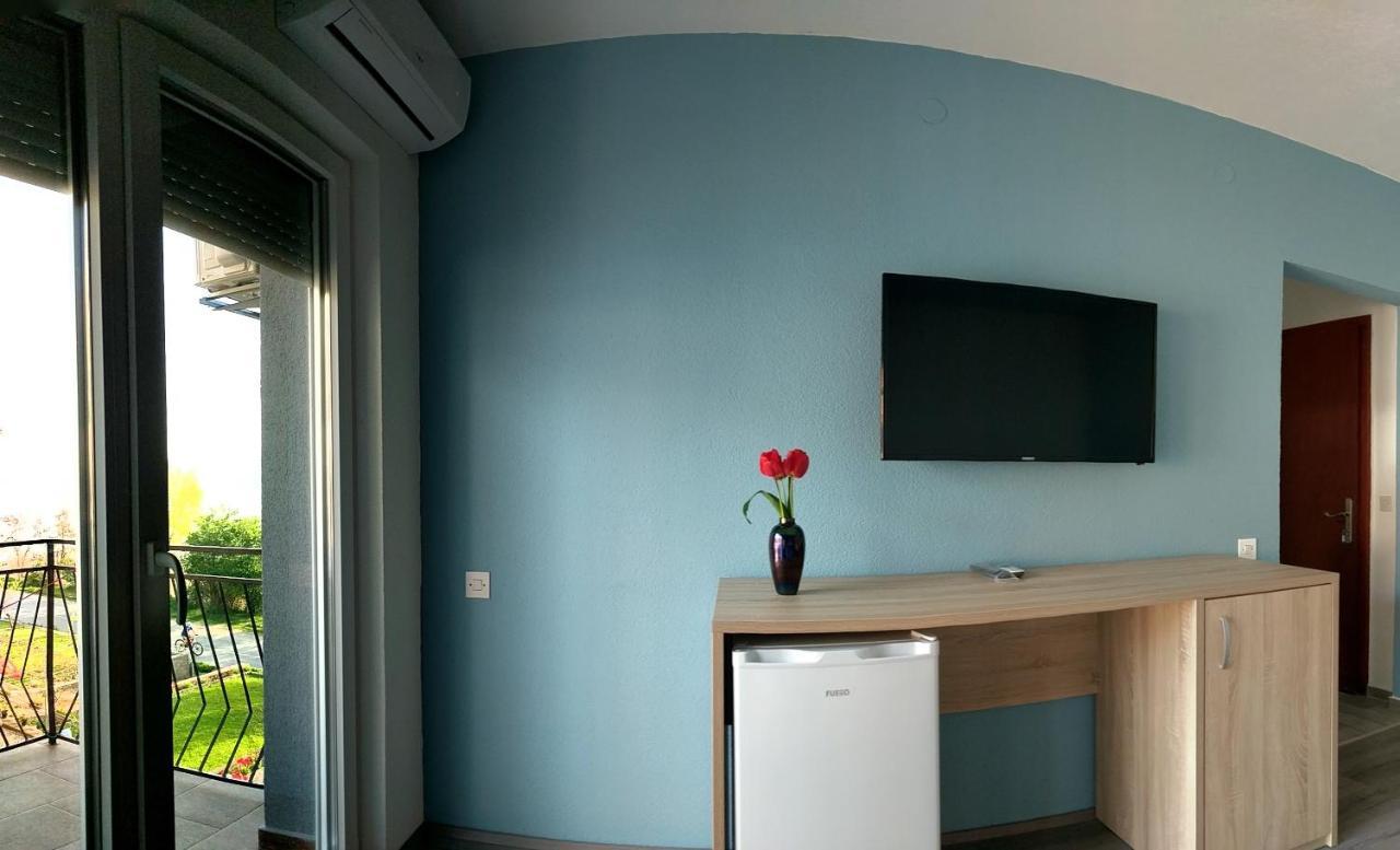 Ajkoski Apartments Пештани Экстерьер фото