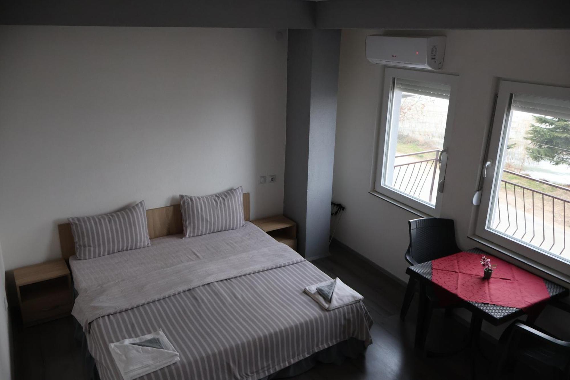 Ajkoski Apartments Пештани Экстерьер фото