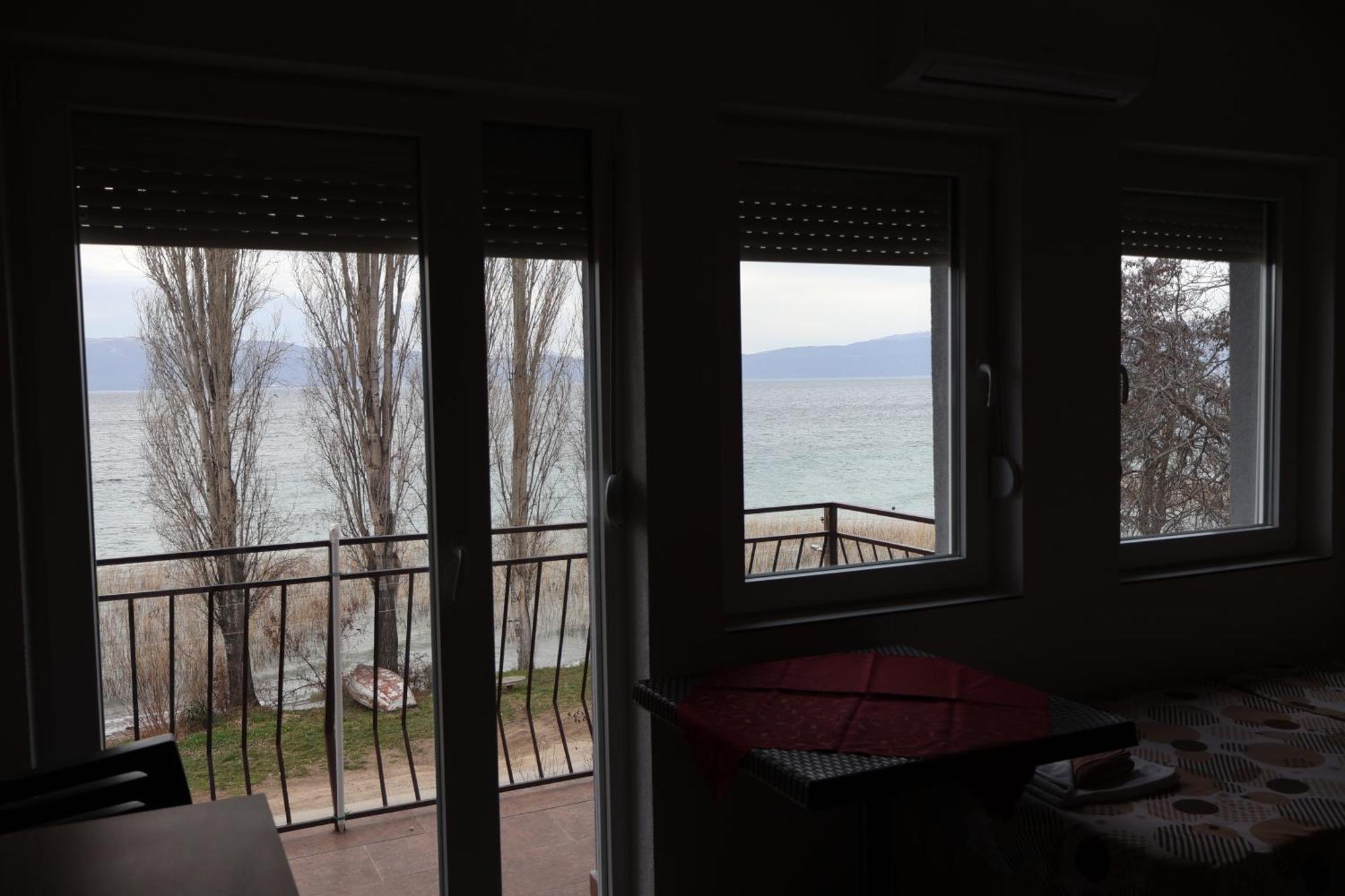 Ajkoski Apartments Пештани Экстерьер фото