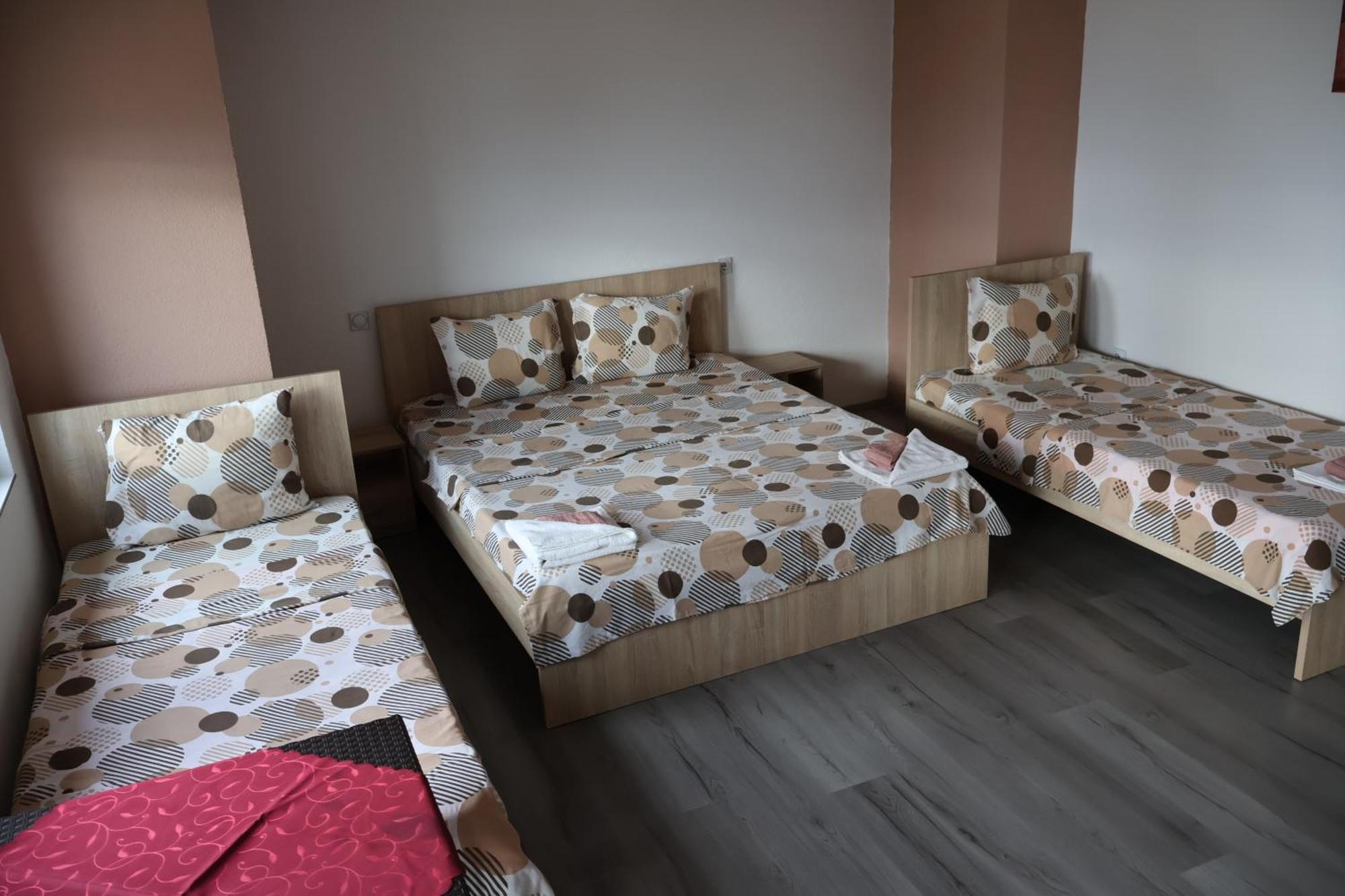 Ajkoski Apartments Пештани Экстерьер фото