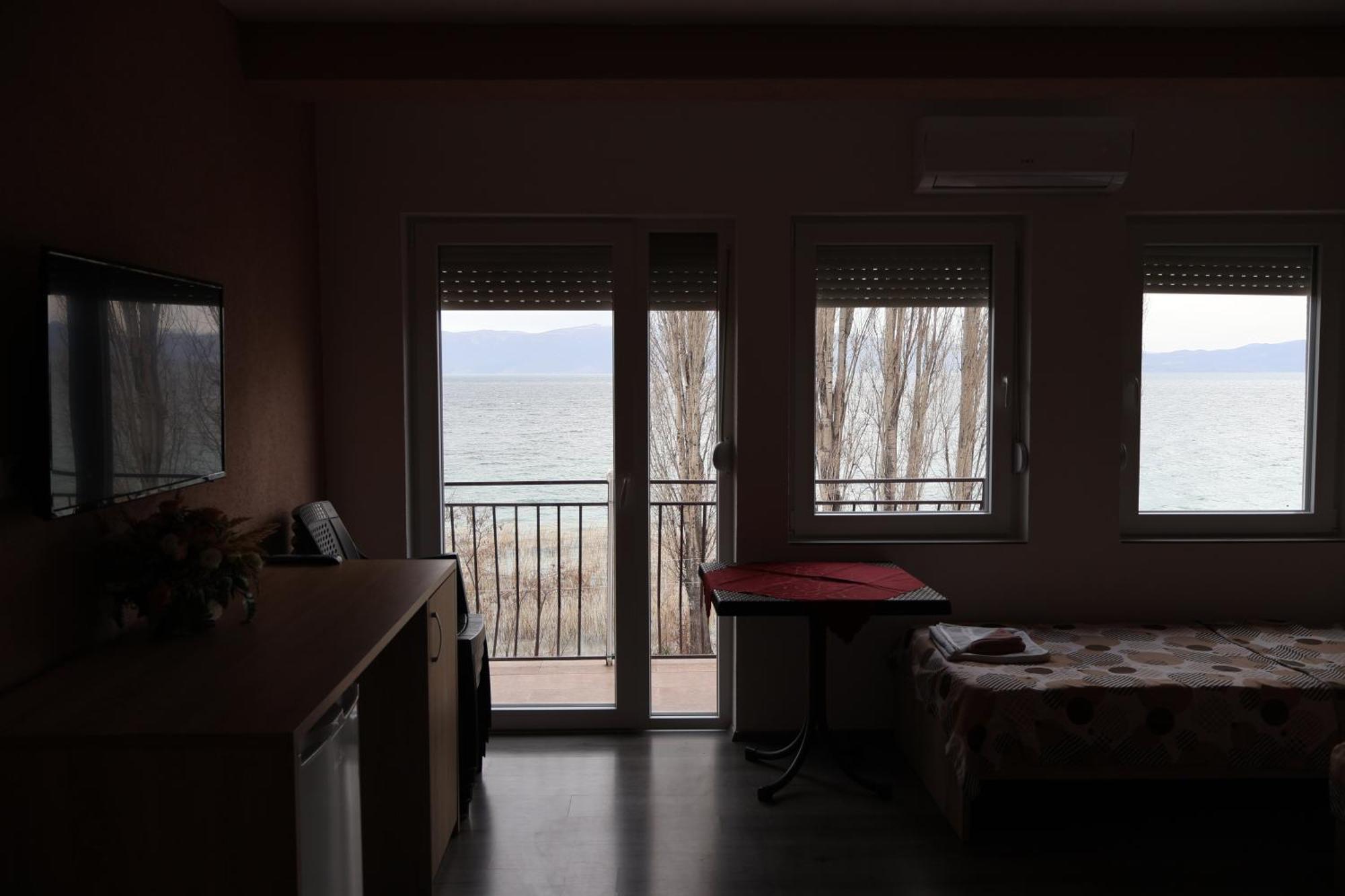 Ajkoski Apartments Пештани Экстерьер фото